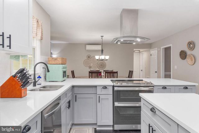 8030 SINGING WOOD LN, Spotsylvania, VA 22553