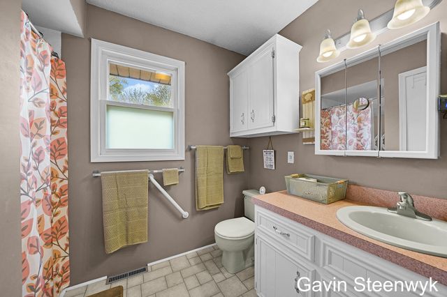 401 Kingwood Drive, Holland, MI 49424