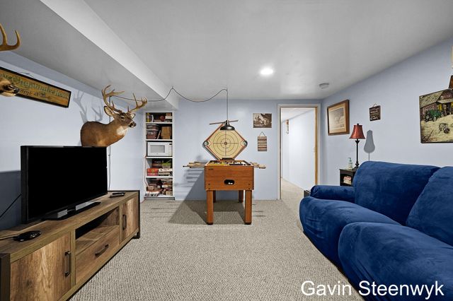 401 Kingwood Drive, Holland, MI 49424