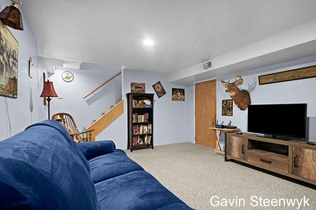 401 Kingwood Drive, Holland, MI 49424