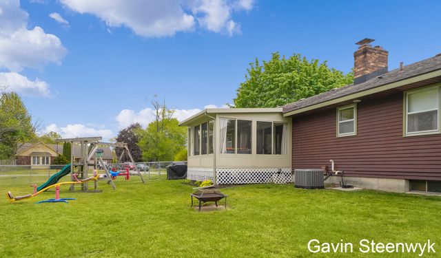 401 Kingwood Drive, Holland, MI 49424