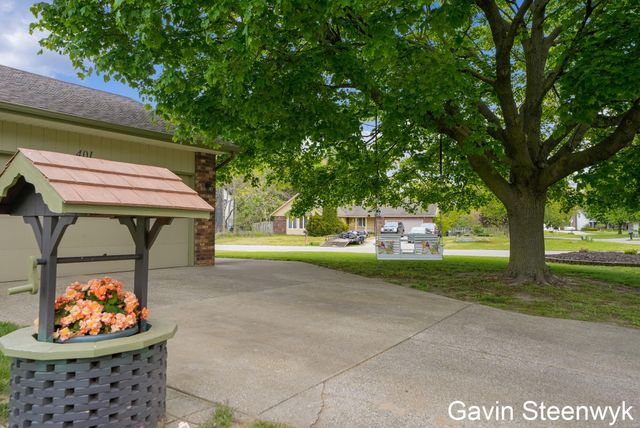 401 Kingwood Drive, Holland, MI 49424