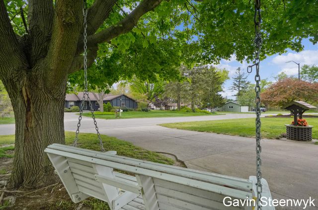 401 Kingwood Drive, Holland, MI 49424