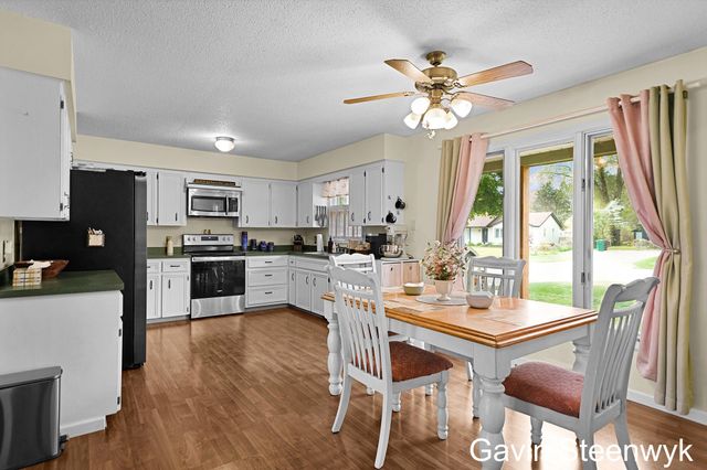 401 Kingwood Drive, Holland, MI 49424
