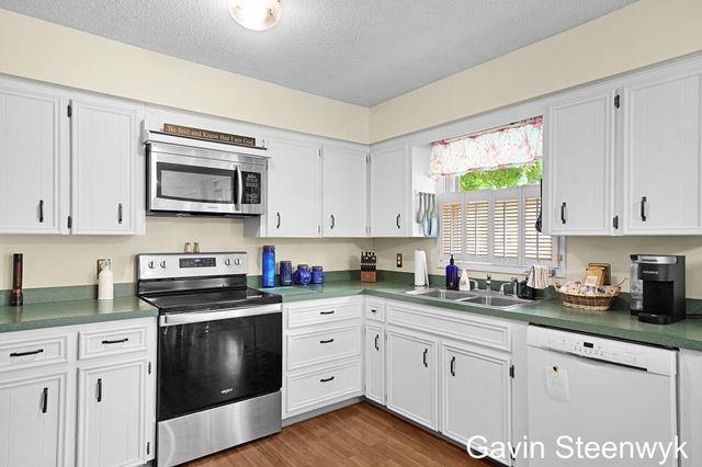 401 Kingwood Drive, Holland, MI 49424