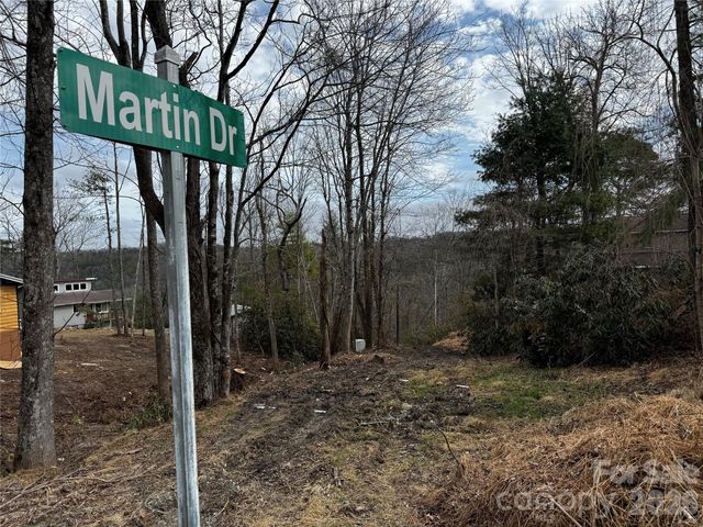 270 S Jarvis Drive, Hendersonville, NC 28792