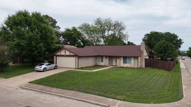 2838 Padre Lane, Grand Prairie, TX 75052