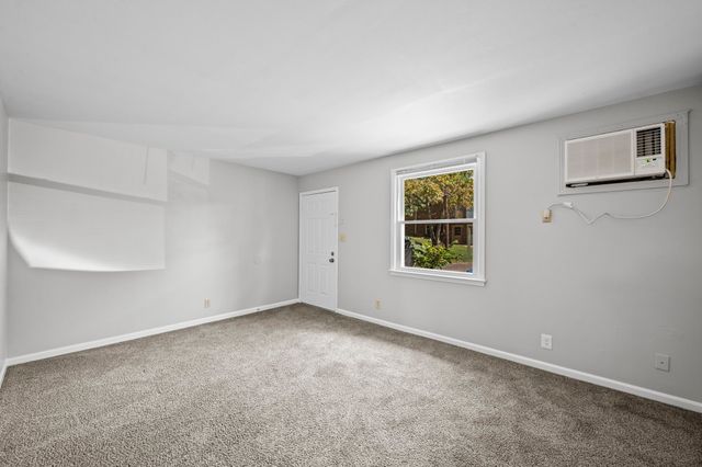 1906 Batts Ln Apt C, Clarksville, TN 37042