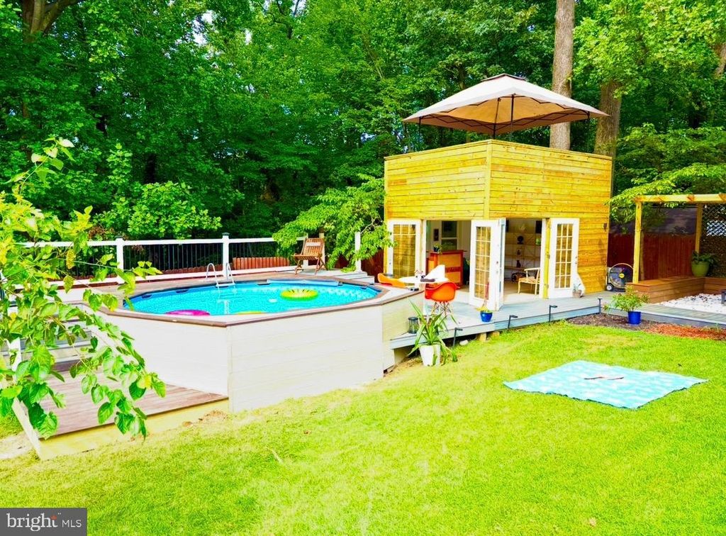 Image 16 of property listing at 4804 HILLTOP CT, Nottingham, MD 21236