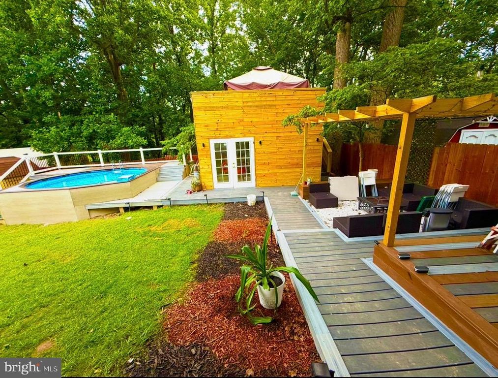 Image 18 of property listing at 4804 HILLTOP CT, Nottingham, MD 21236