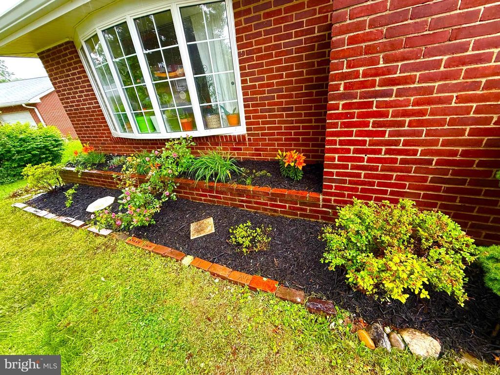 Image 7 of property listing at 4804 HILLTOP CT, Nottingham, MD 21236