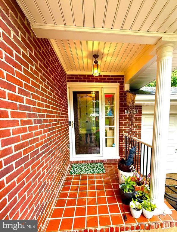 Image 8 of property listing at 4804 HILLTOP CT, Nottingham, MD 21236