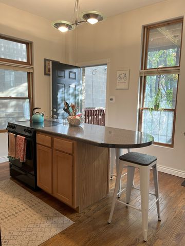 2035 W Evergreen Avenue 1F, Chicago, IL 60622