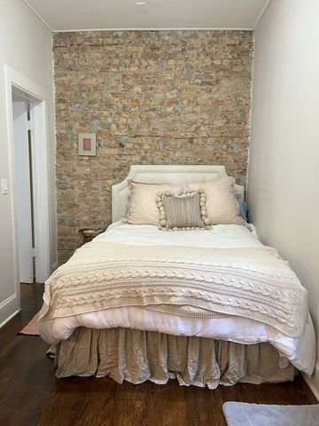 2035 W Evergreen Avenue 1F, Chicago, IL 60622