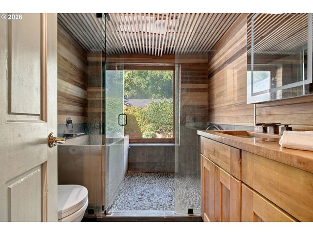 5675 CHILDS Rd, Lake Oswego, OR 97035