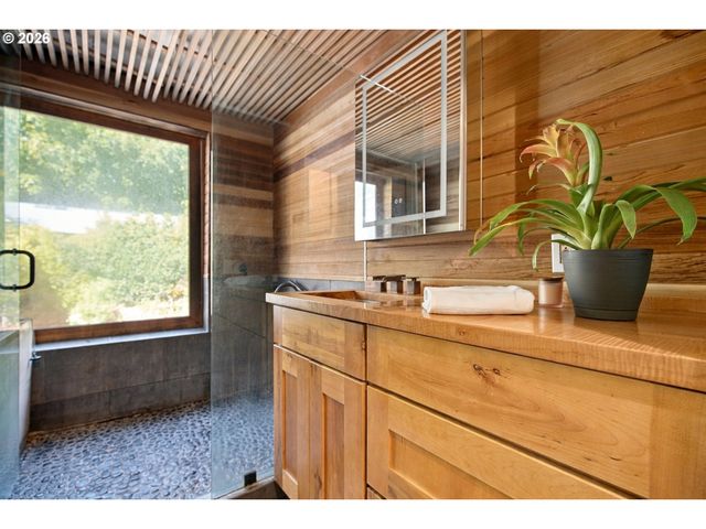 5675 CHILDS Rd, Lake Oswego, OR 97035