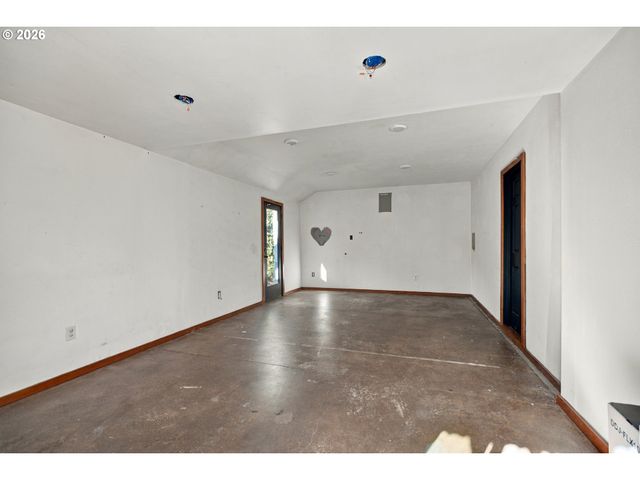 5675 CHILDS Rd, Lake Oswego, OR 97035