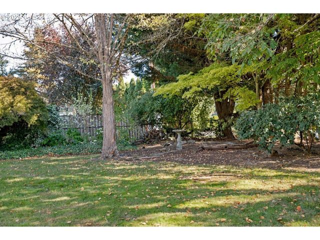 5675 CHILDS Rd, Lake Oswego, OR 97035