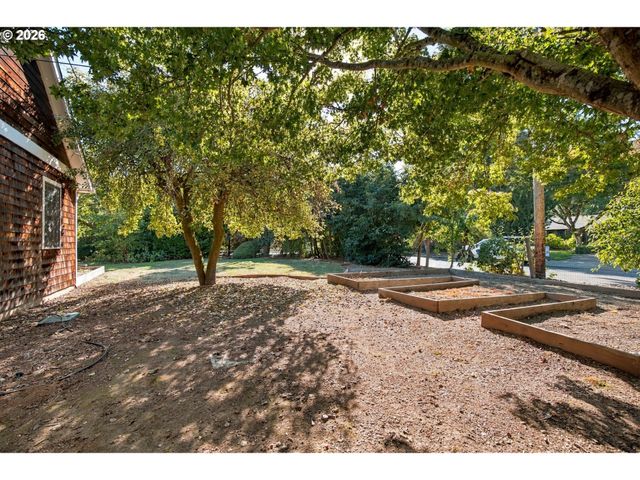 5675 CHILDS Rd, Lake Oswego, OR 97035