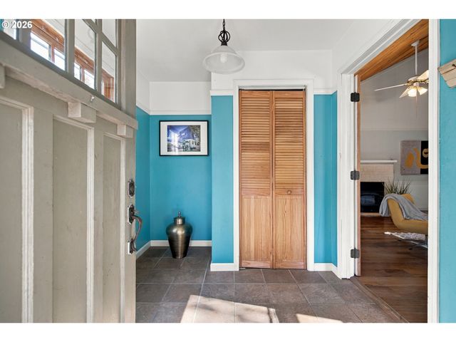 5675 CHILDS Rd, Lake Oswego, OR 97035