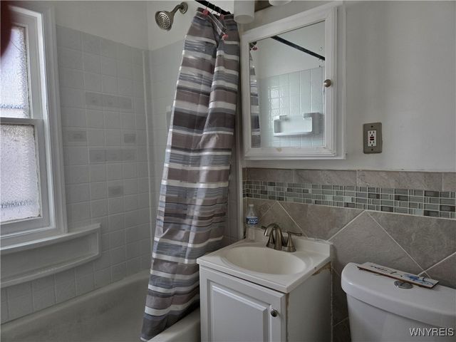 212 Newburgh Avenue UPPER, Buffalo, NY 14215