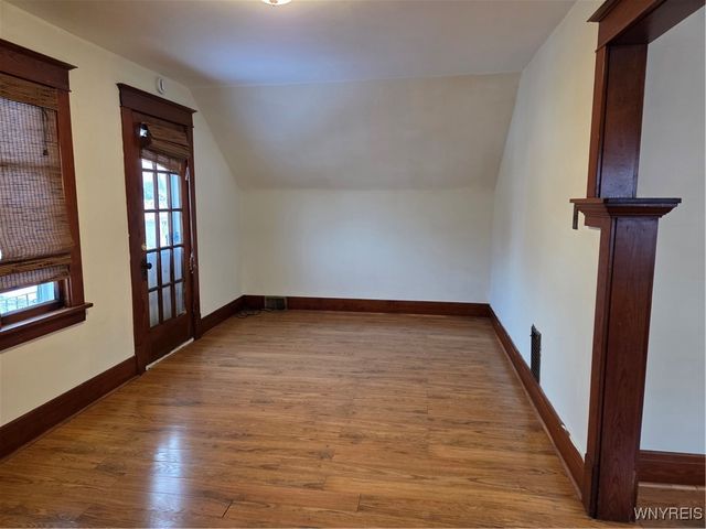 212 Newburgh Avenue UPPER, Buffalo, NY 14215