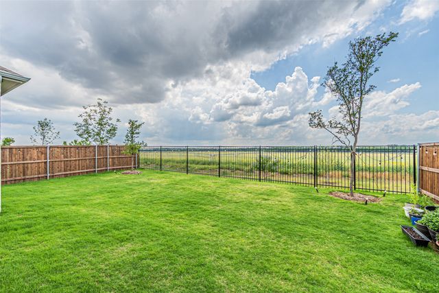 5028 Sandbrock Parkway, Aubrey, TX 76227