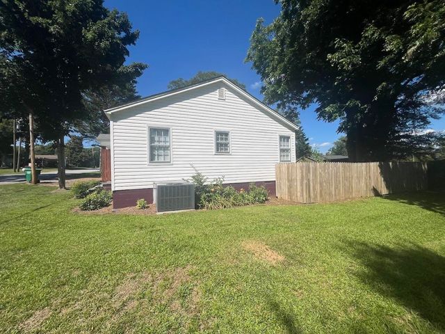 403 Thompson St, Gaffney, SC 29341