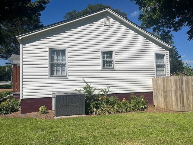 403 Thompson St, Gaffney, SC 29341