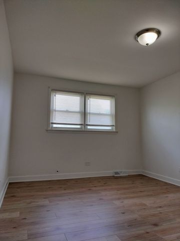 7910 S Muskegon Avenue 1, Chicago, IL 60617