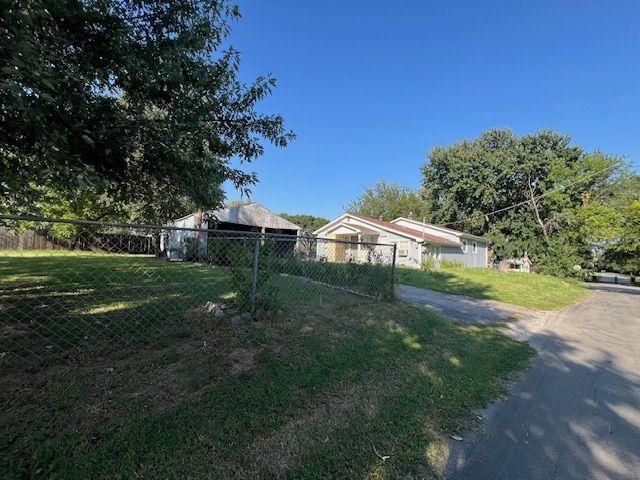 123 S King St, Maize, KS 67101