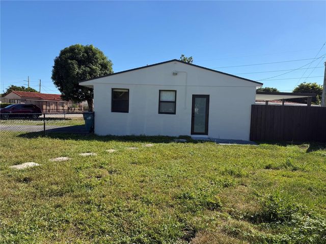 7330 SW 11th St efficiency, Miami, FL 33144