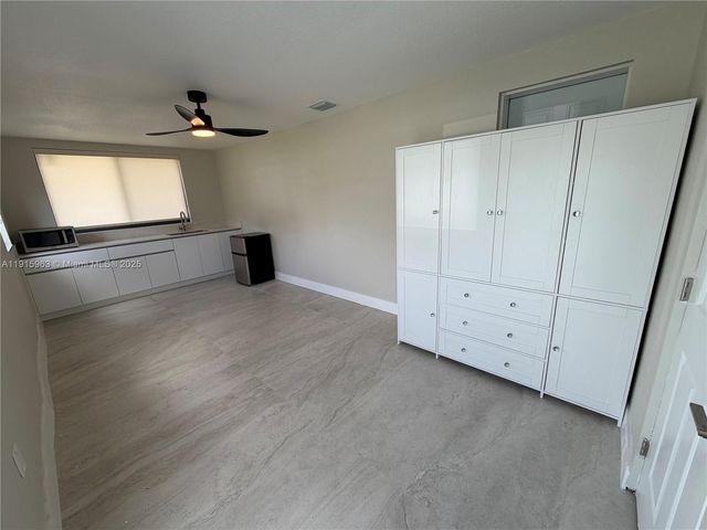 7330 SW 11th St efficiency, Miami, FL 33144