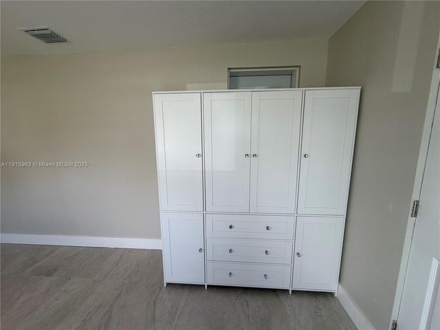 7330 SW 11th St efficiency, Miami, FL 33144