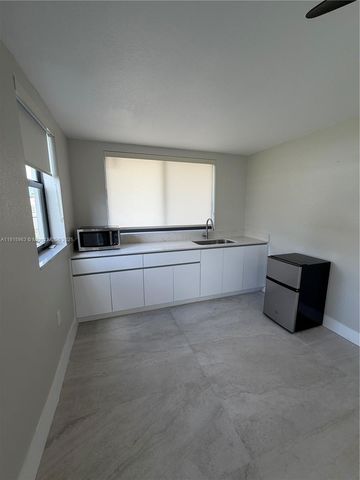 7330 SW 11th St efficiency, Miami, FL 33144