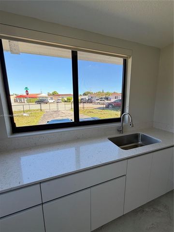 7330 SW 11th St efficiency, Miami, FL 33144