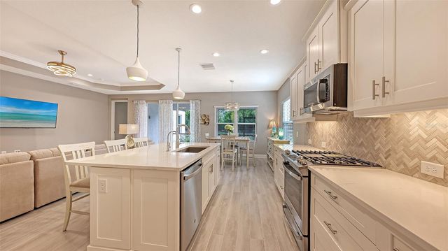 10193 CANAVERAL CIRCLE, Sarasota, FL 34241