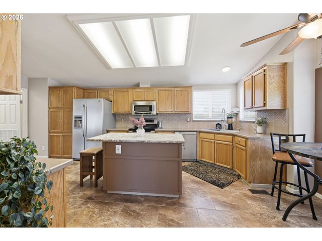 3220 CRESCENT Ave 33, Eugene, OR 97408