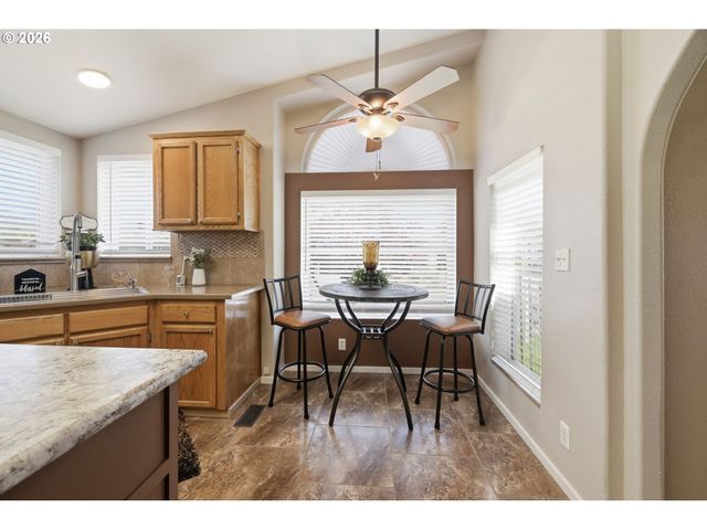 3220 CRESCENT Ave 33, Eugene, OR 97408