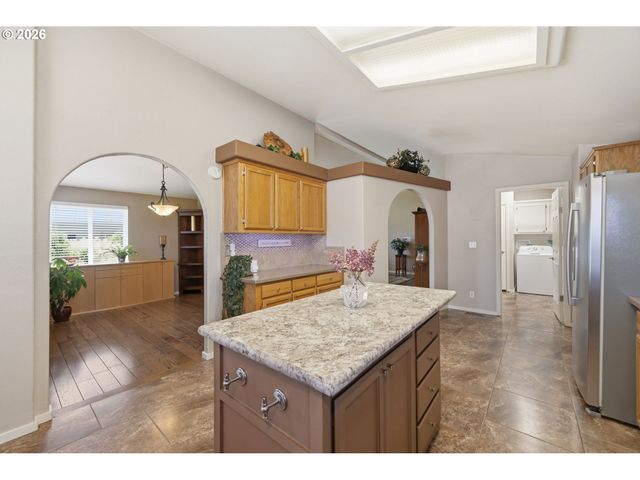 3220 CRESCENT Ave 33, Eugene, OR 97408