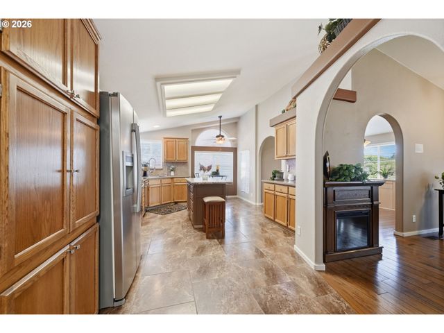 3220 CRESCENT Ave 33, Eugene, OR 97408