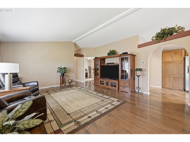 3220 CRESCENT Ave 33, Eugene, OR 97408