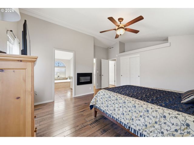 3220 CRESCENT Ave 33, Eugene, OR 97408