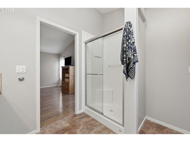 3220 CRESCENT Ave 33, Eugene, OR 97408