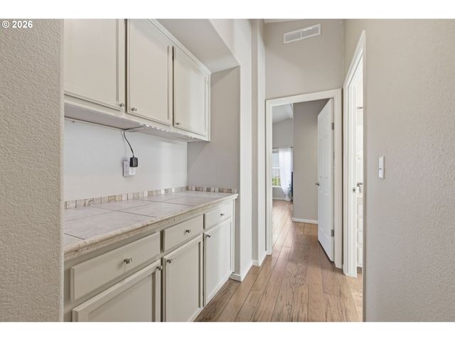 3220 CRESCENT Ave 33, Eugene, OR 97408