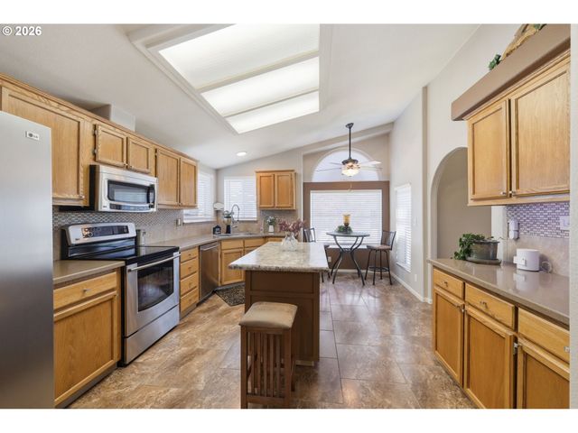 3220 CRESCENT Ave 33, Eugene, OR 97408