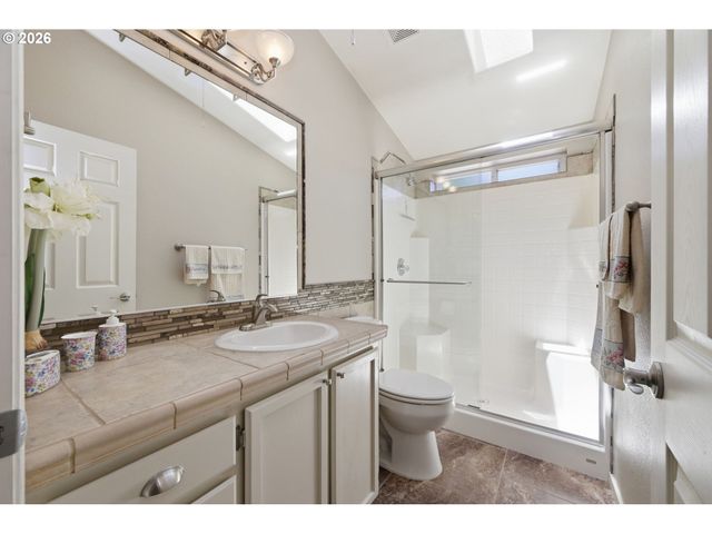 3220 CRESCENT Ave 33, Eugene, OR 97408
