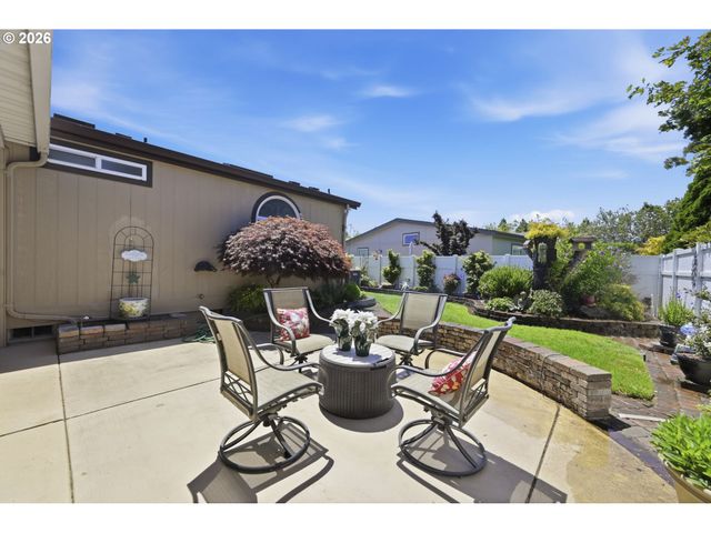 3220 CRESCENT Ave 33, Eugene, OR 97408