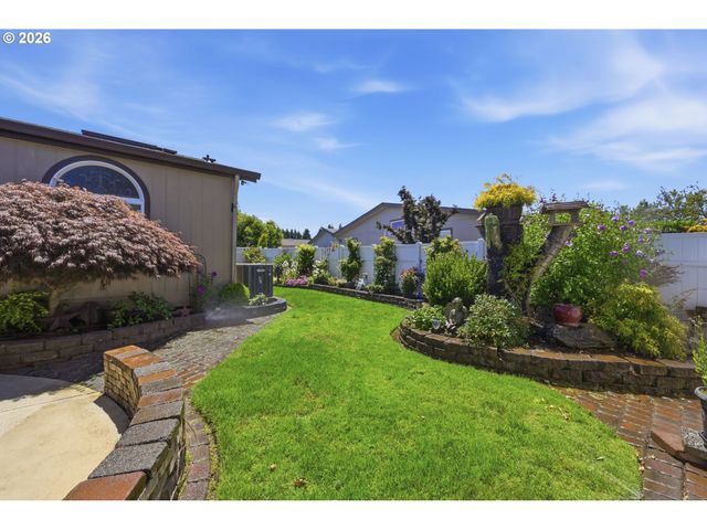 3220 CRESCENT Ave 33, Eugene, OR 97408