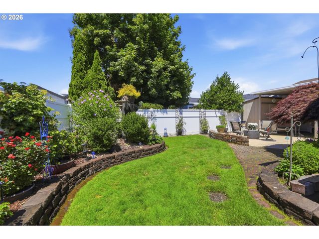 3220 CRESCENT Ave 33, Eugene, OR 97408